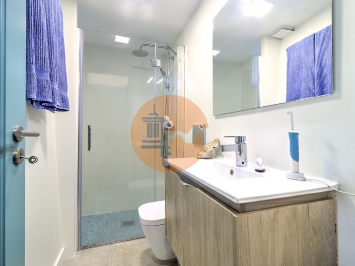 Image No.12-4 Bed House for sale