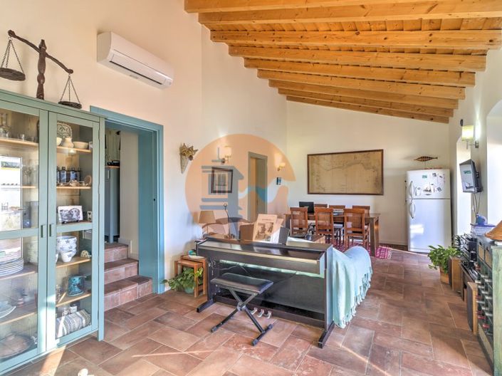 Image No.2-4 Bed House for sale