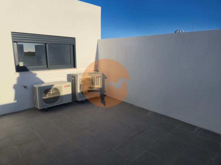 Image No.10-3 Bed House for sale