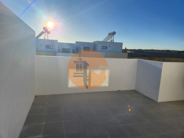 Image No.11-3 Bed House for sale