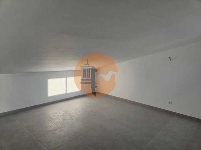 Image No.12-3 Bed House for sale