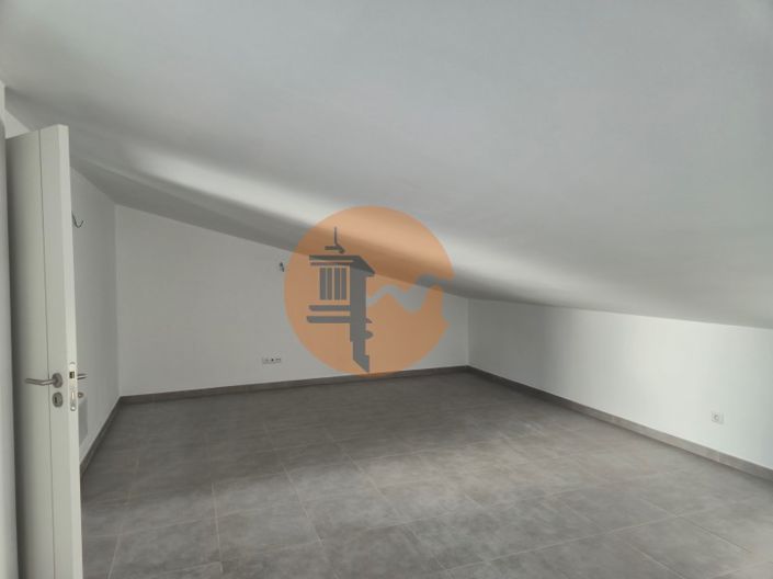 Image No.13-3 Bed House for sale