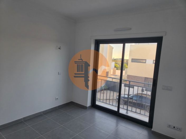 Image No.15-3 Bed House for sale