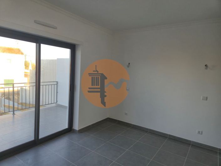 Image No.19-3 Bed House for sale