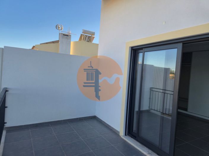 Image No.21-3 Bed House for sale