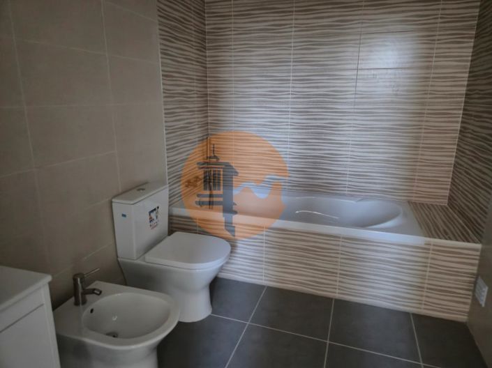 Image No.25-3 Bed House for sale