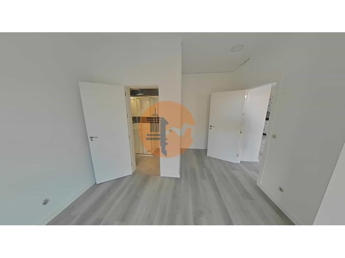 Image No.21-2 Bed Apartment for sale