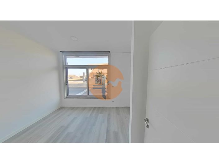 Image No.22-2 Bed Apartment for sale