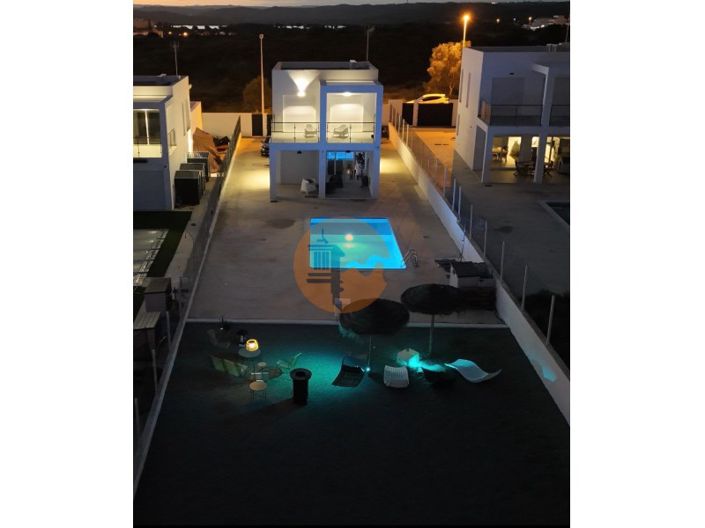 Image No.11-3 Bed House for sale