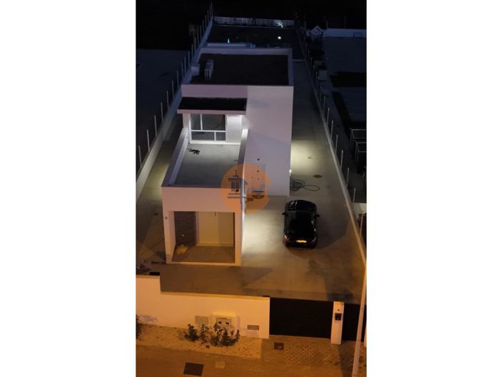 Image No.12-3 Bed House for sale