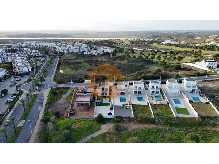 Image No.8-3 Bed House for sale