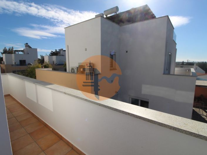 Image No.15-3 Bed House for sale