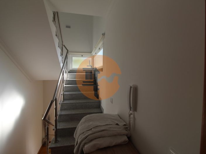 Image No.17-3 Bed House for sale