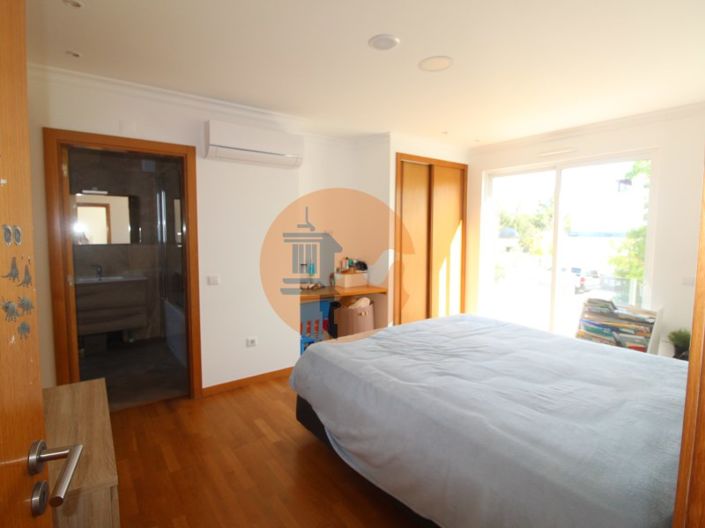 Image No.18-3 Bed House for sale