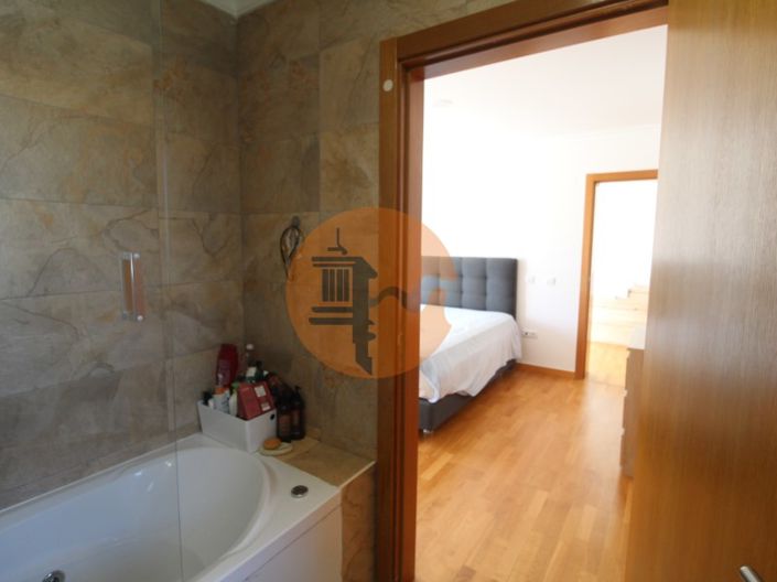 Image No.25-3 Bed House for sale