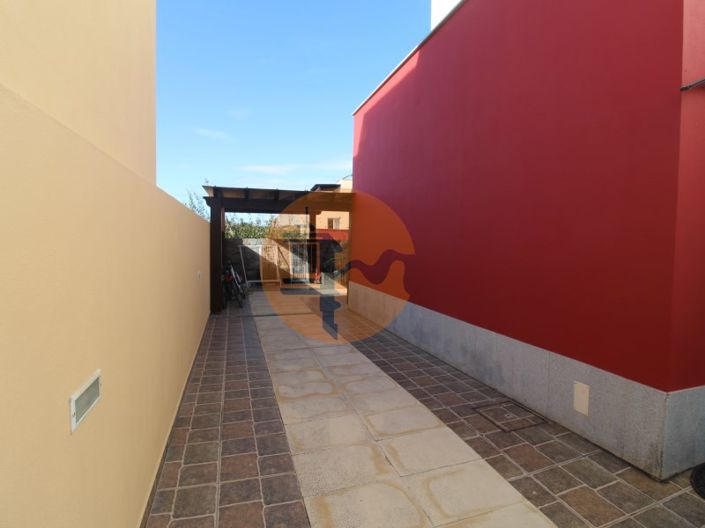 Image No.51-3 Bed House for sale