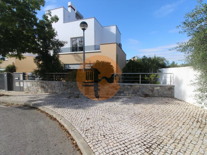 Image No.56-3 Bed House for sale