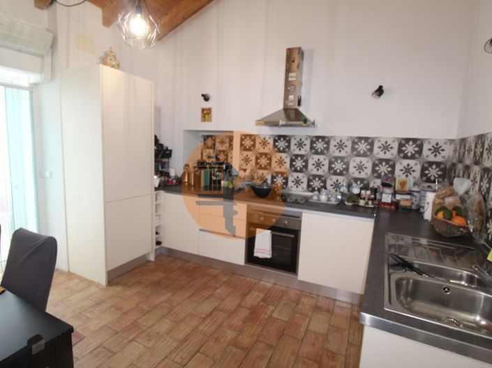 Image No.12-2 Bed House for sale