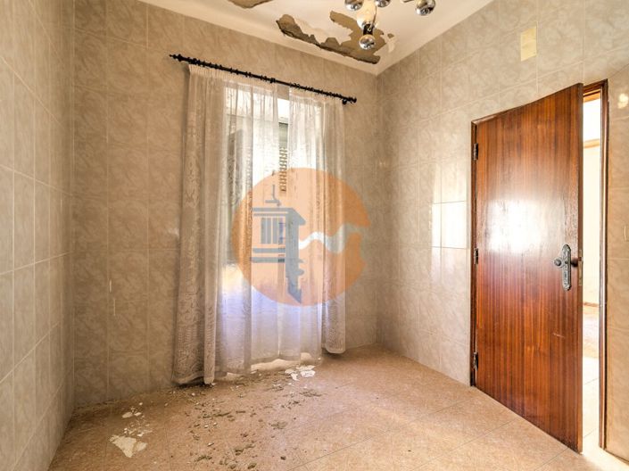 Image No.6-3 Bed House for sale