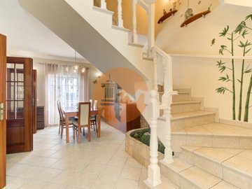 id6ff2b601-0000-0500-0000-000018aeb370