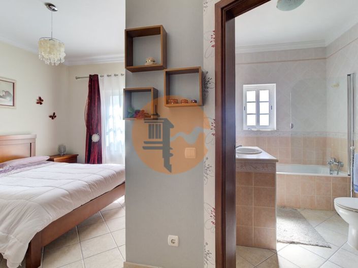 Image No.26-3 Bed House for sale