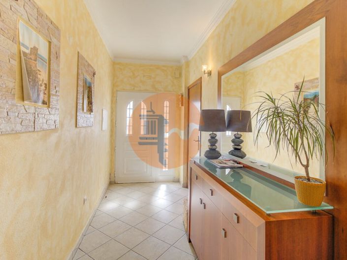 Image No.6-3 Bed House for sale