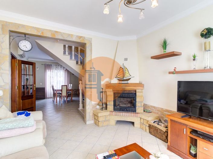 Image No.10-3 Bed House for sale