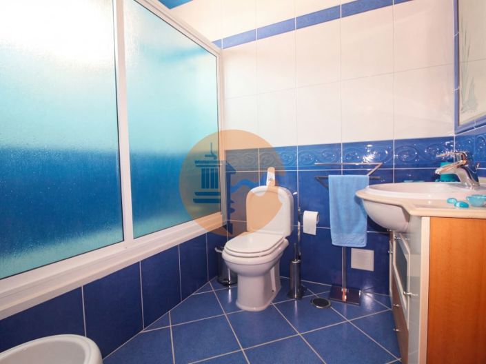 Image No.30-4 Bed House for sale