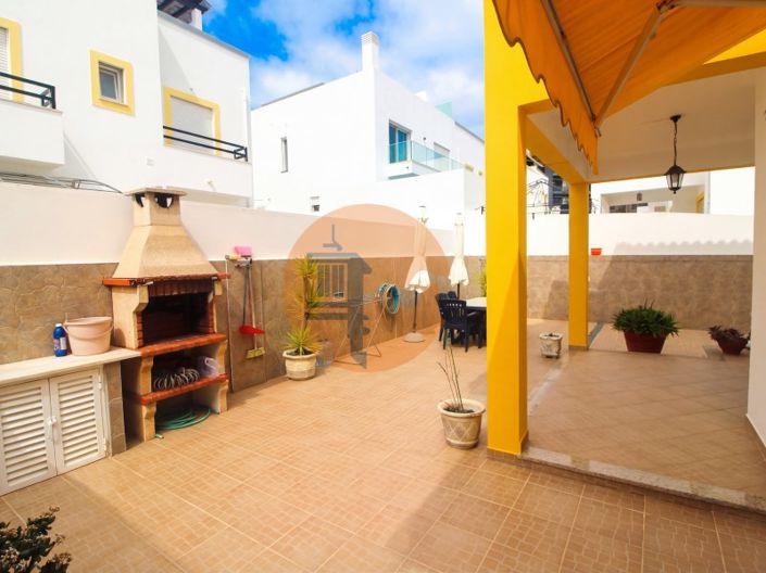 Image No.40-4 Bed House for sale