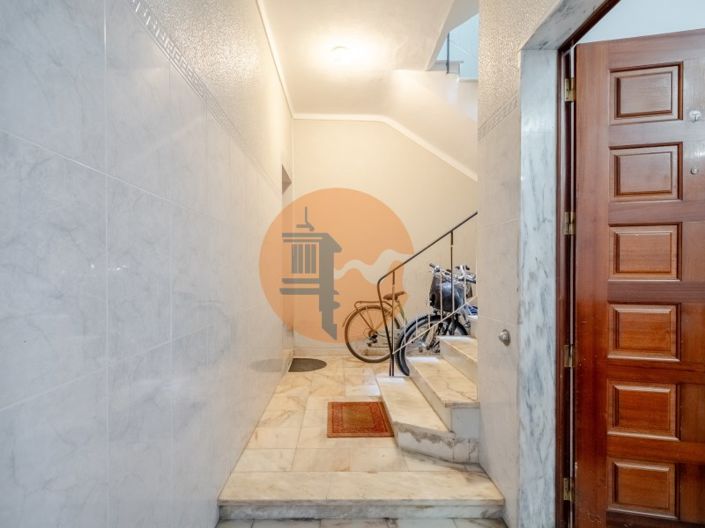 Image No.18-3 Bed Apartment for sale