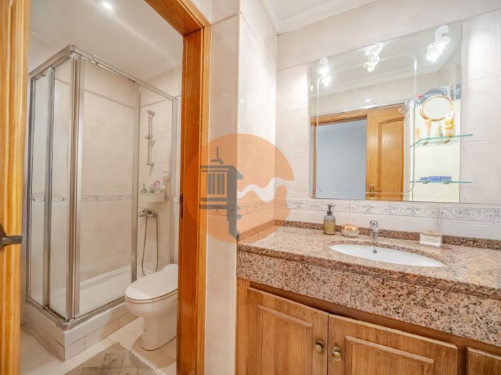 Image No.24-3 Bed Apartment for sale