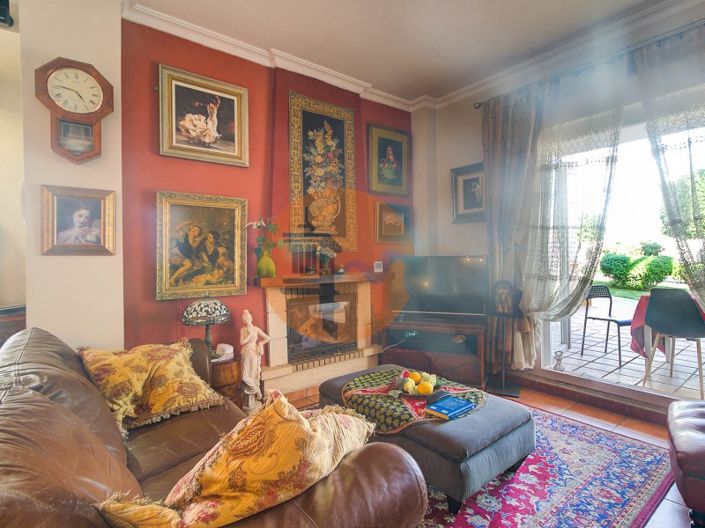 Image No.12-5 Bed House for sale