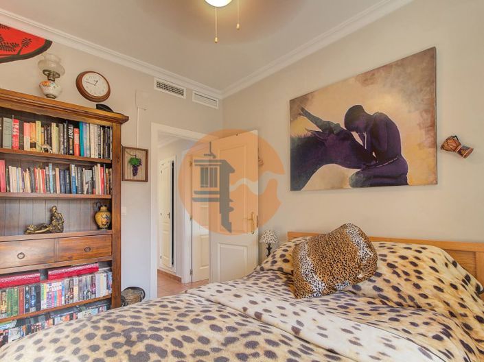 Image No.18-5 Bed House for sale