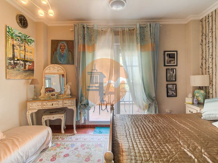 Image No.36-5 Bed House for sale