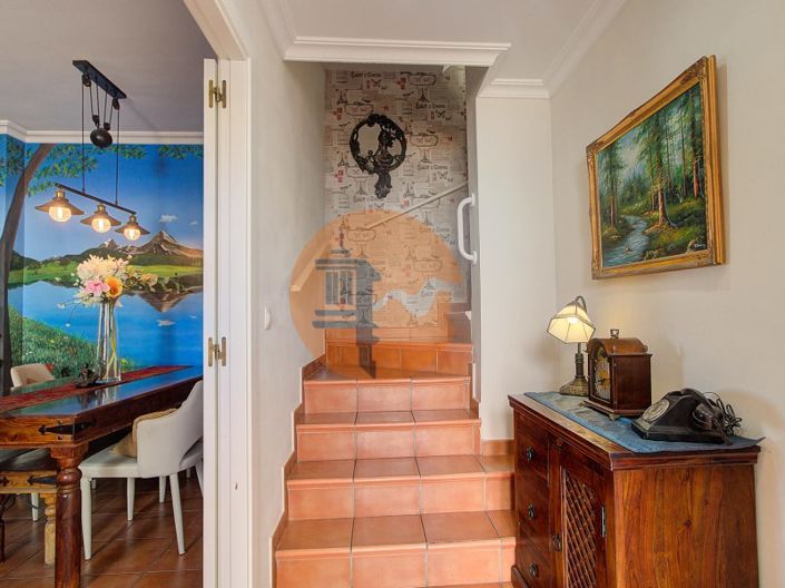 Image No.8-5 Bed House for sale