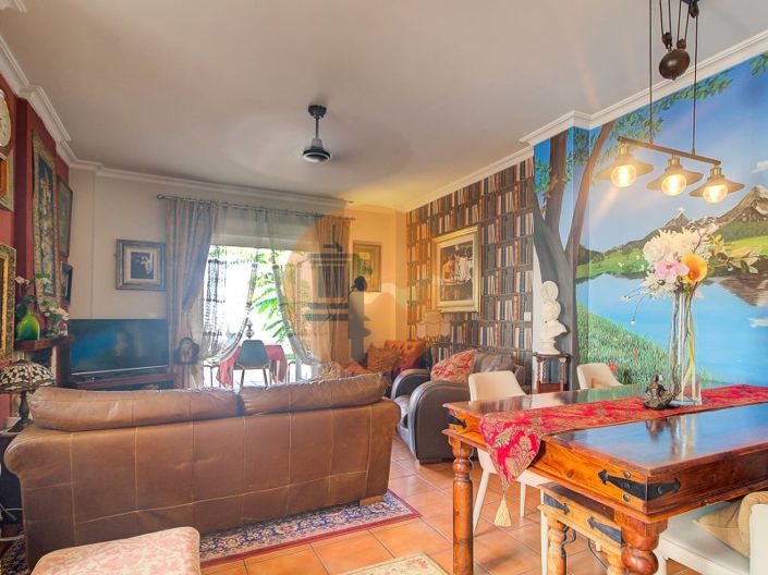 Image No.9-5 Bed House for sale