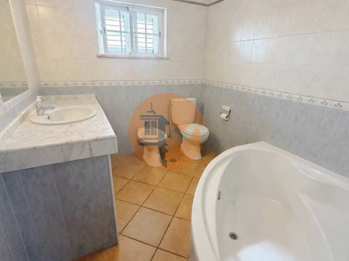 Image No.15-3 Bed House for sale