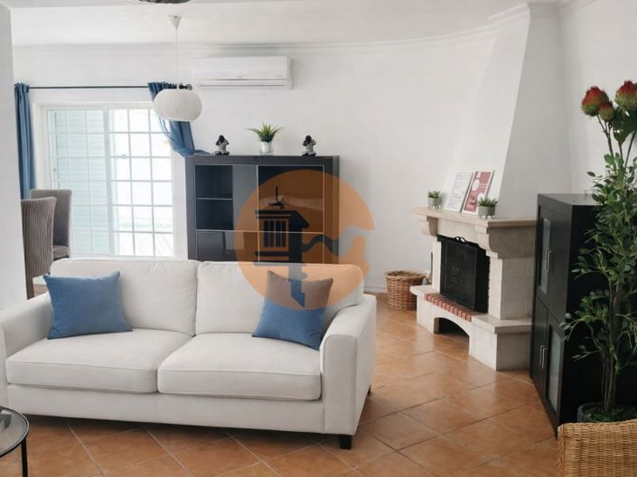 Image No.19-3 Bed House for sale