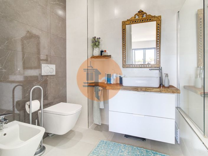 Image No.20-2 Bed Apartment for sale