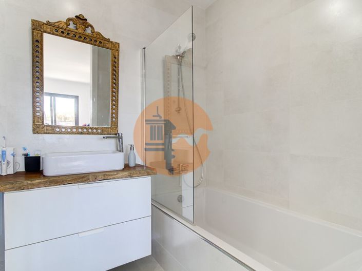 Image No.21-2 Bed Apartment for sale