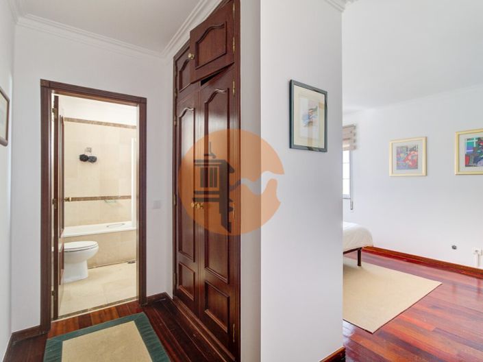 Image No.26-2 Bed Apartment for sale