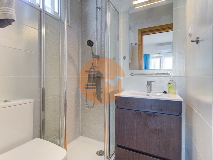 Image No.19-3 Bed House for sale