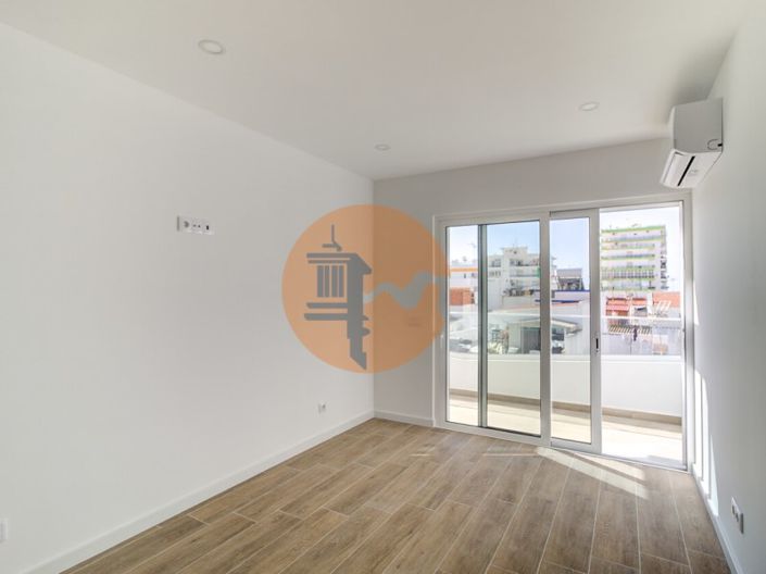 Image No.17-3 Bed Apartment for sale