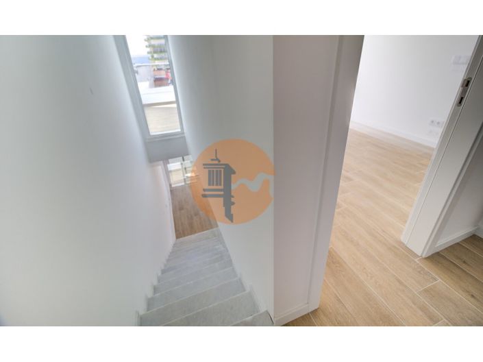 Image No.21-3 Bed Apartment for sale