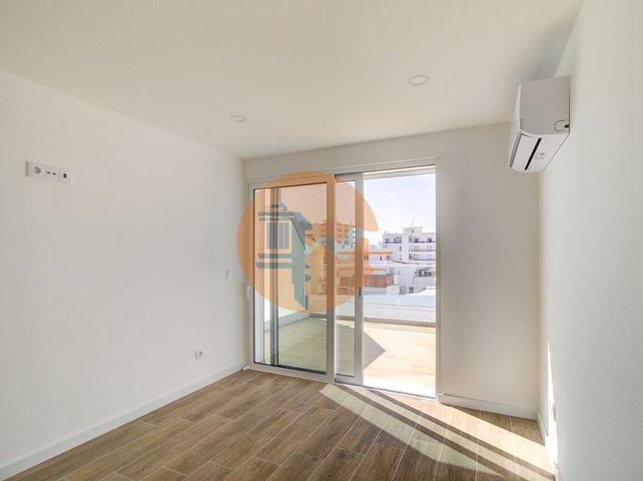 Image No.30-3 Bed Apartment for sale