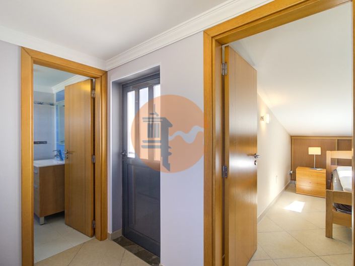 Image No.30-5 Bed House for sale