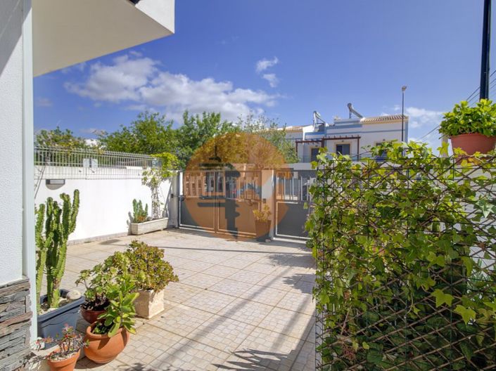 Image No.42-5 Bed House for sale