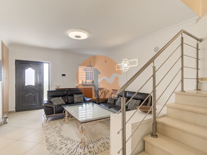 Image No.6-5 Bed House for sale