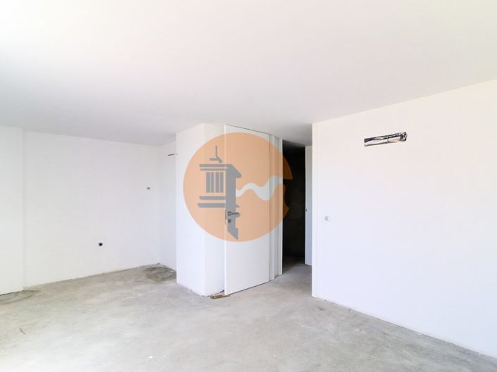 Image No.14-3 Bed Apartment for sale