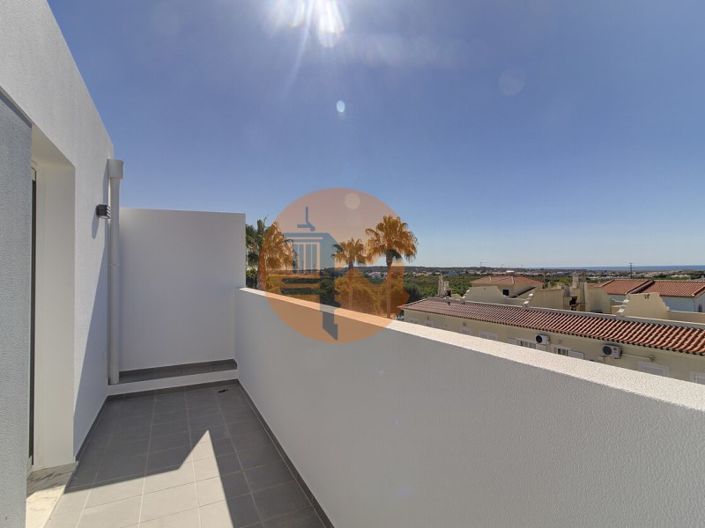 Image No.17-3 Bed Apartment for sale